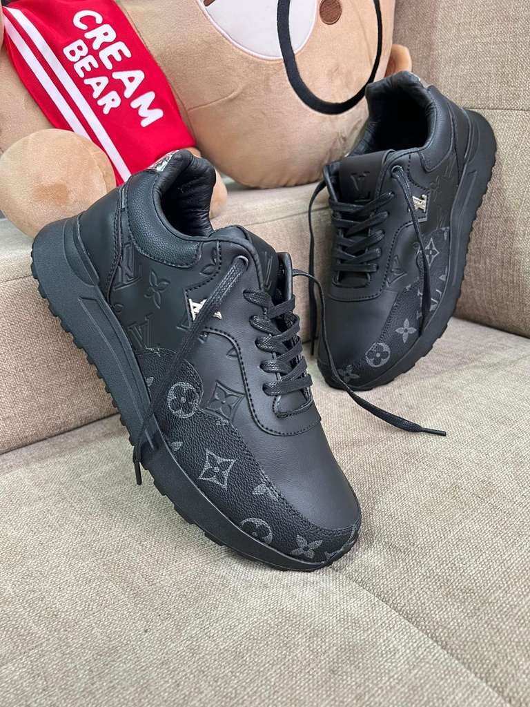 Louis Vuitton Negro Talon Plateado GA478