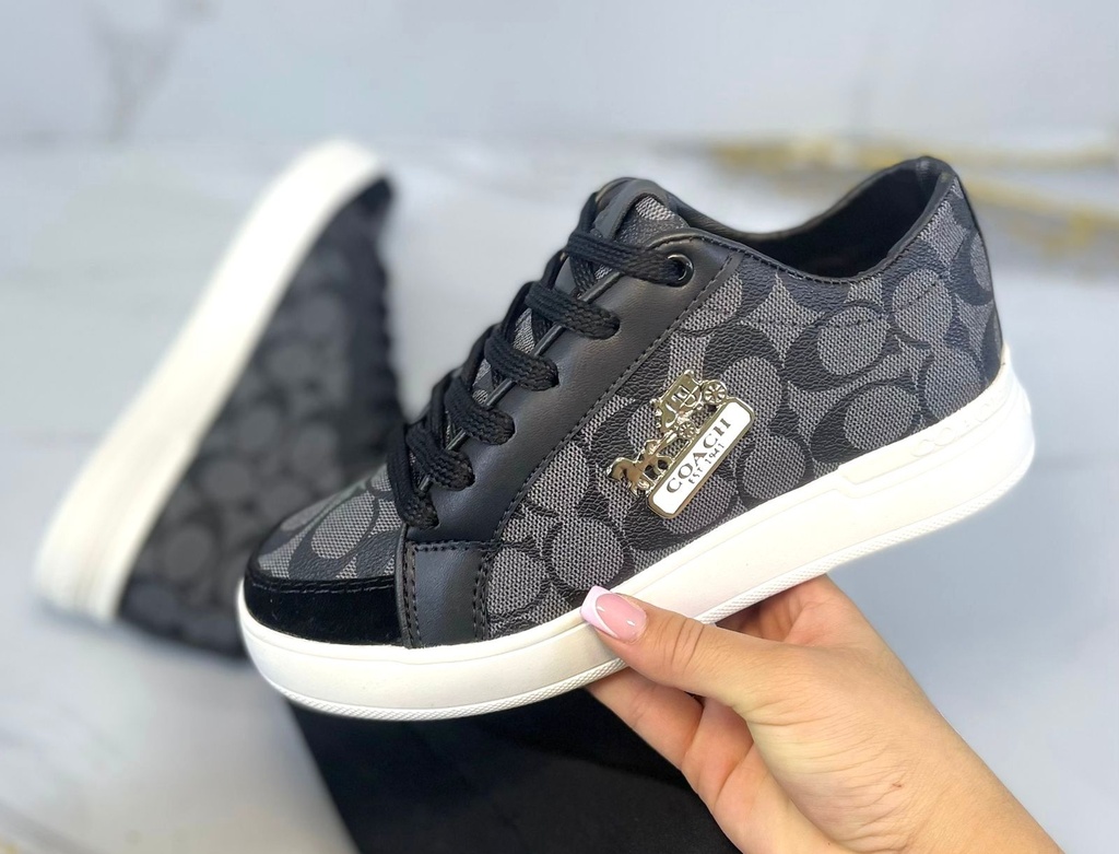 Coach Cuero Logo Gamuza