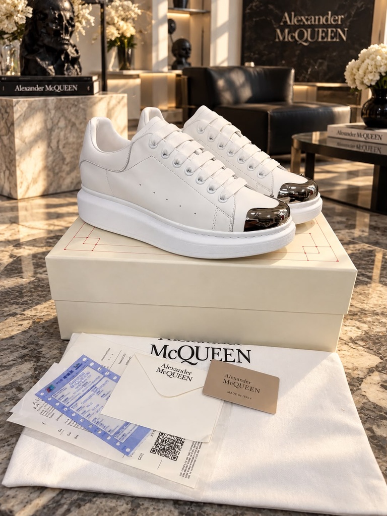 Alexander Mcqueen Blanca Punta Plateada 