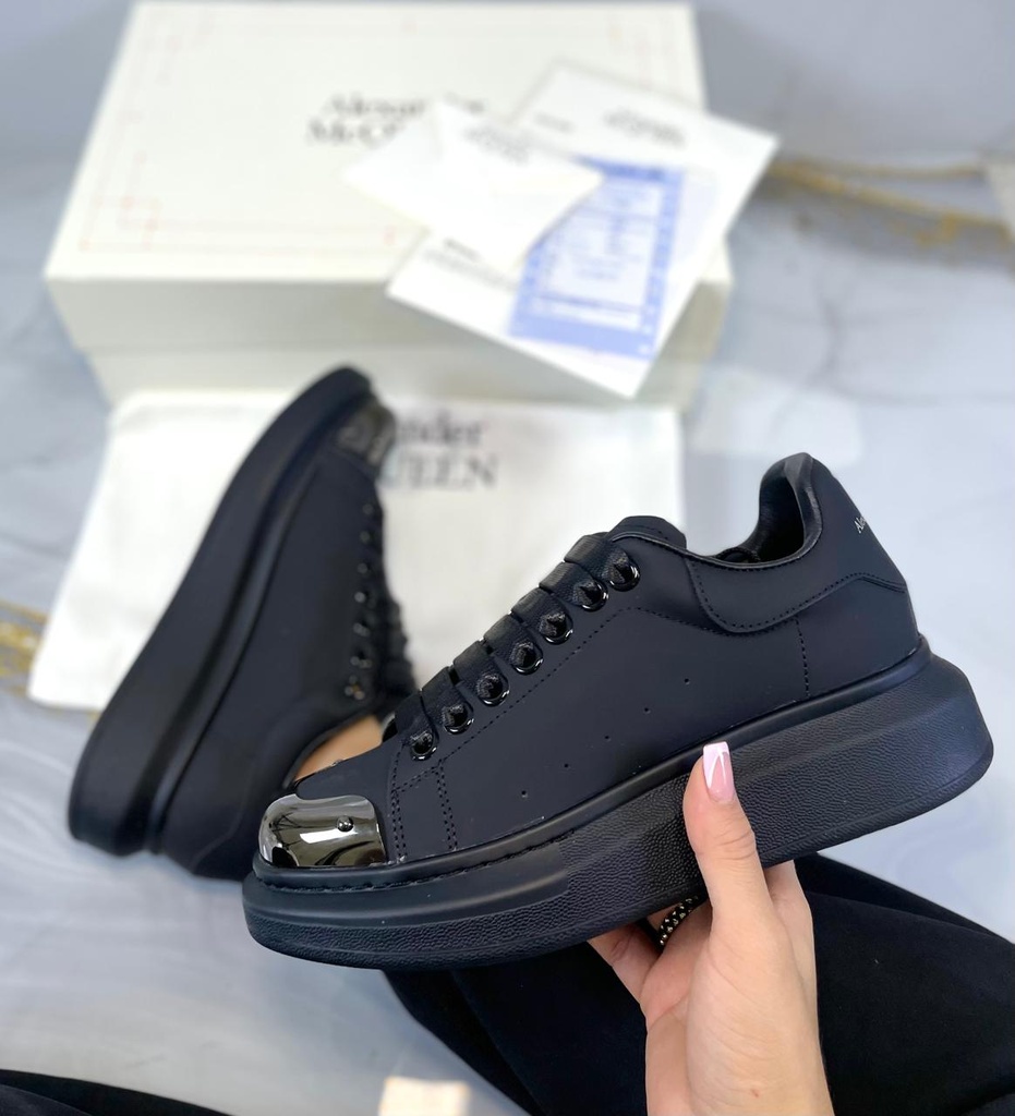 Alexander Mcqueen Negro Punta Plateada