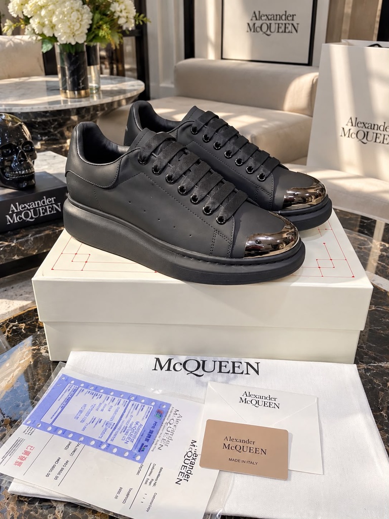 Alexander Mcqueen Negro Punta Plateada