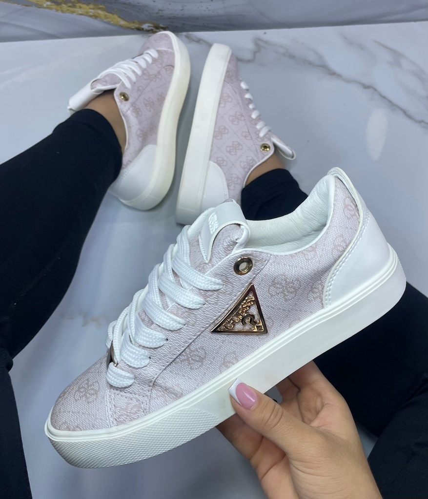Guess Lila