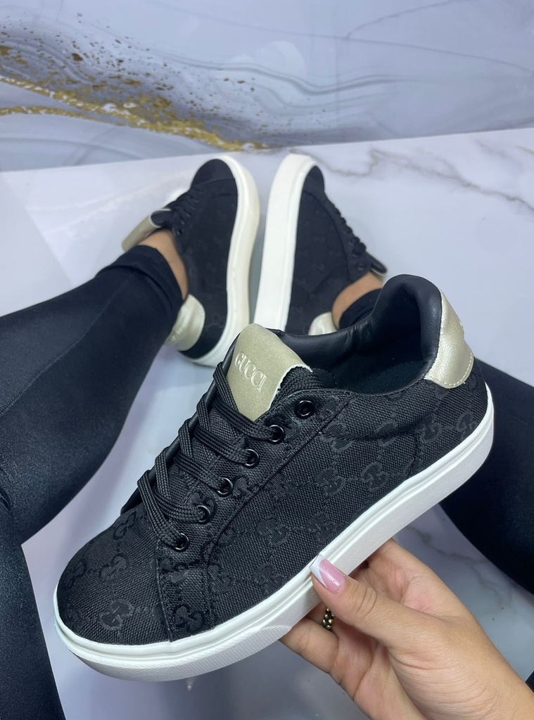 Gucci Negro Talon Dorado