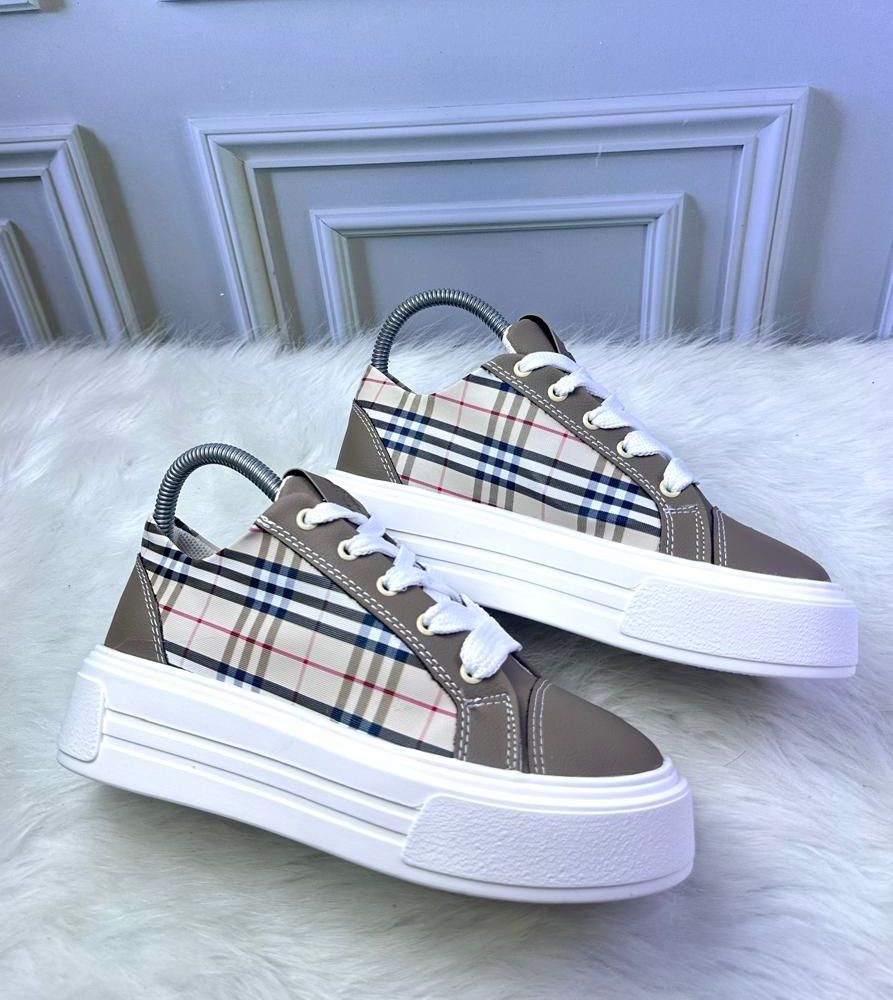 Burberry Plataforma Punta Cafe