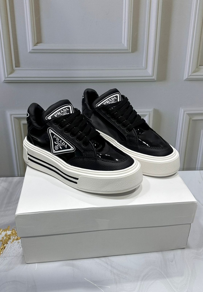 Prada Negro Charol