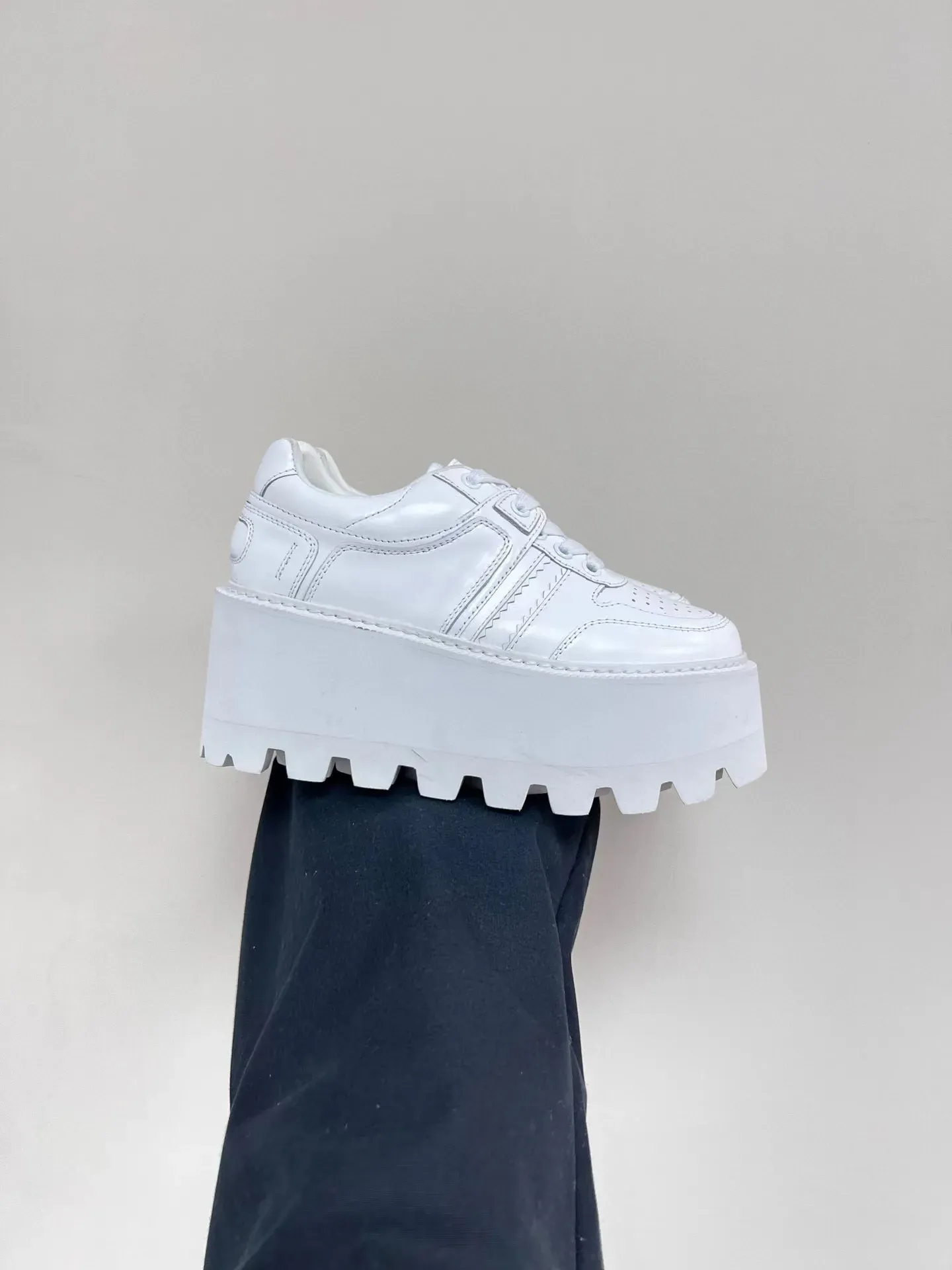Dymonlatry Plataforma Blanco