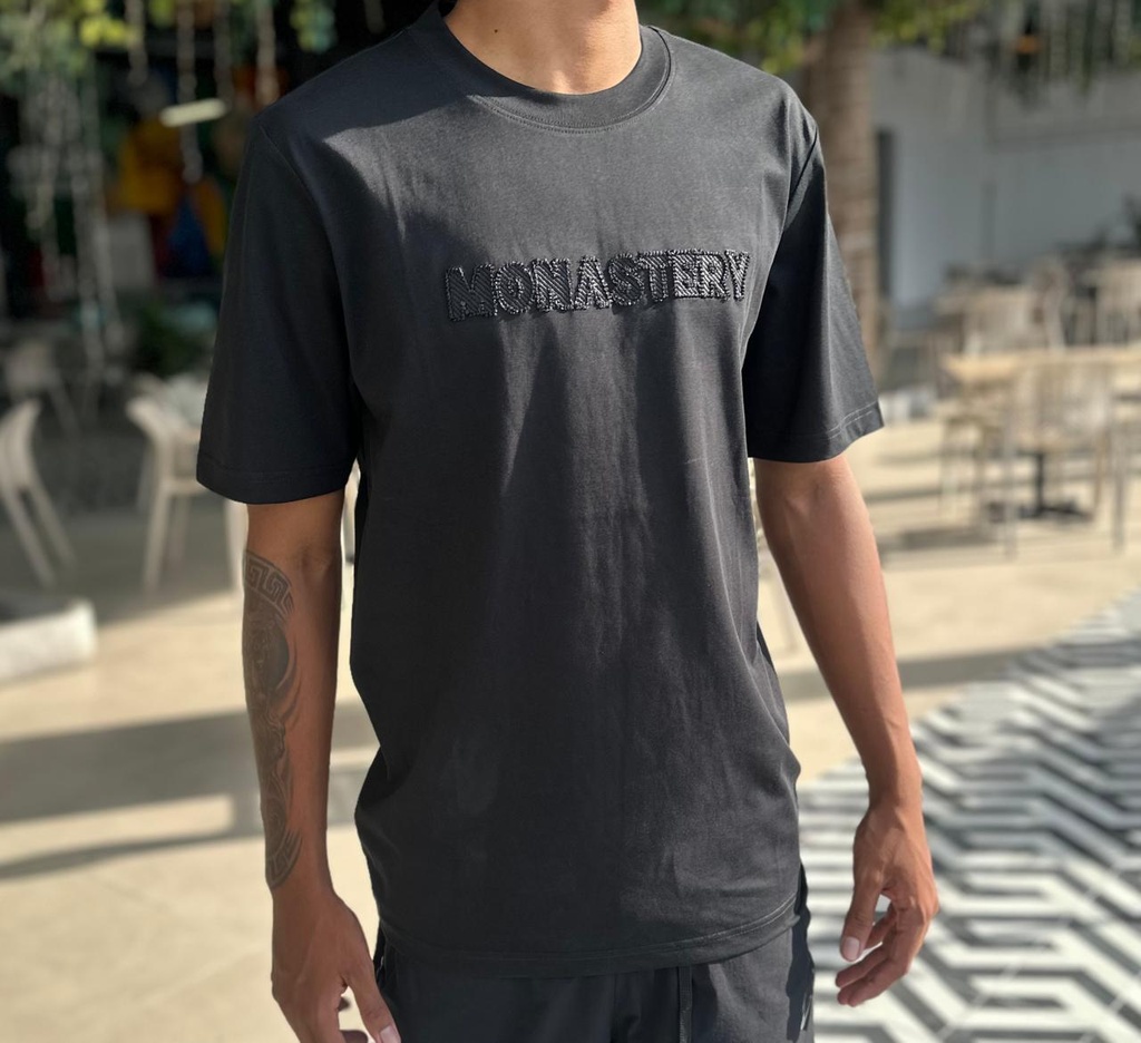 Camiseta Monastery Negro Logo