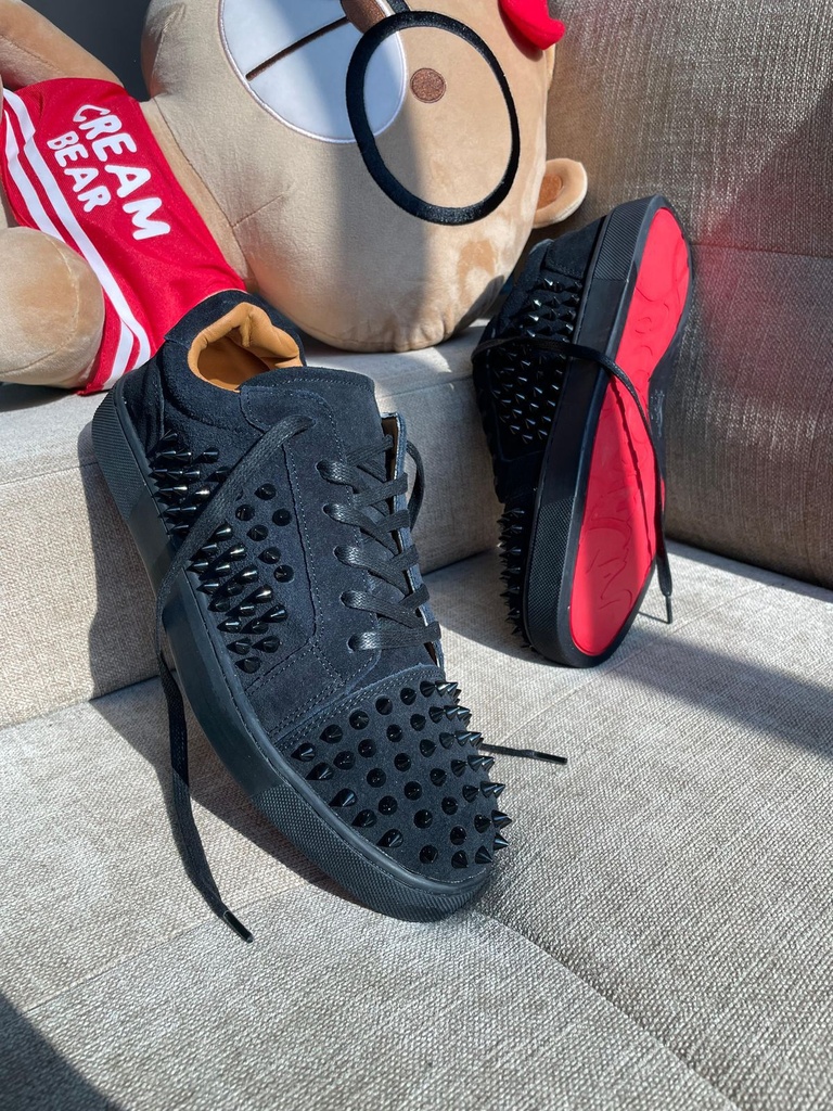 Christian Louboutin taches completo