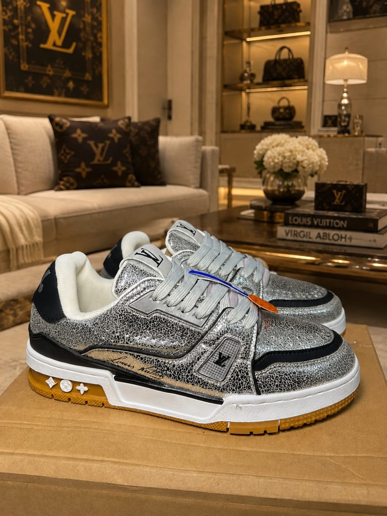 Louis Vuitton Trainer Plateado