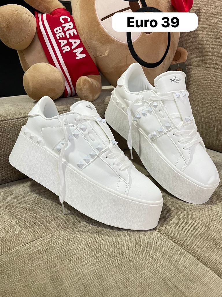 Valentino Rockstud VG22