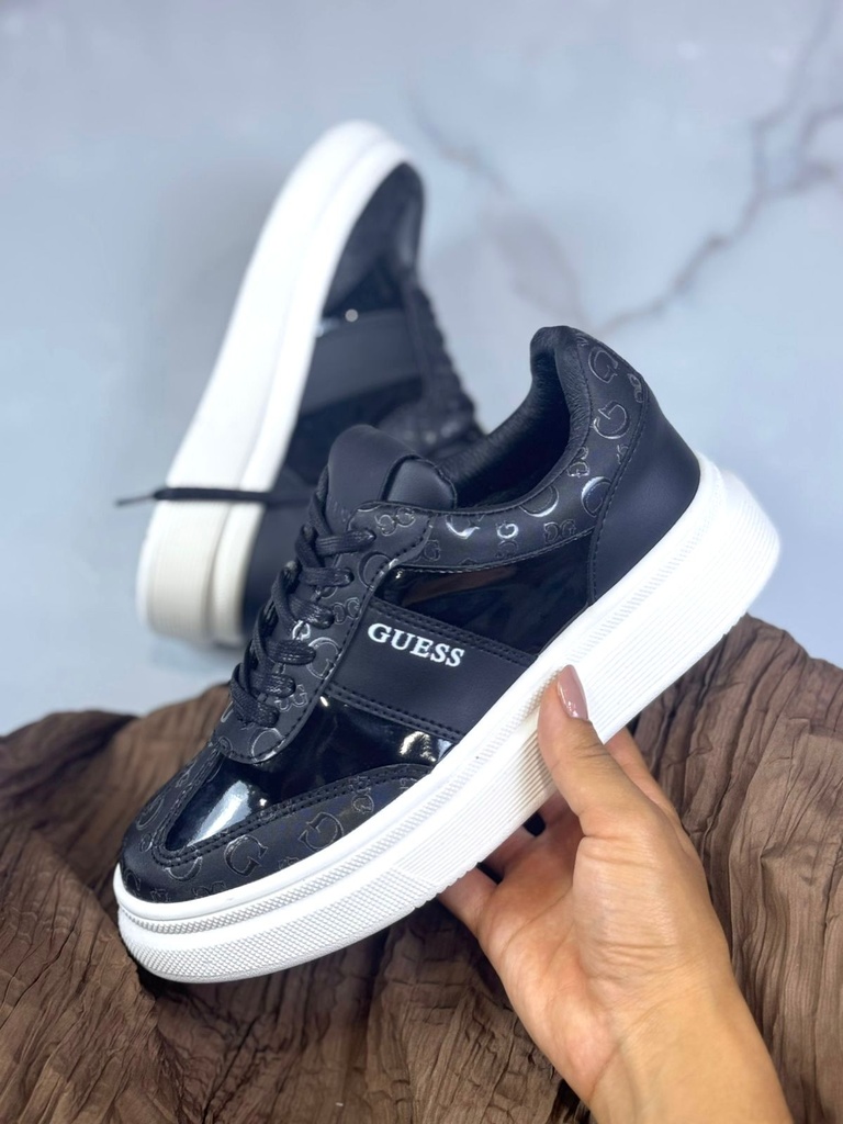 Guess Negro Letras