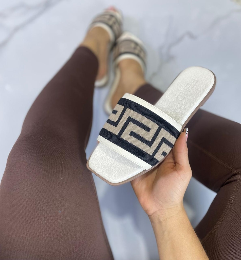 Sandalia Fendi Beige 