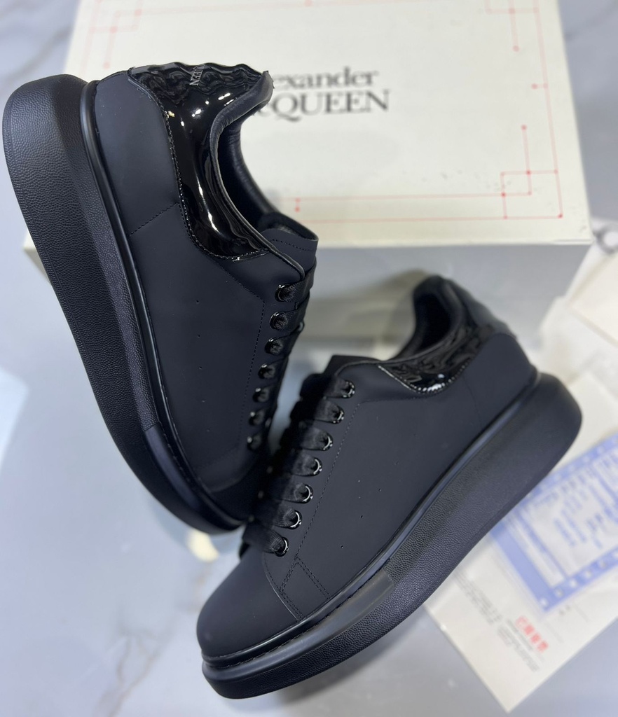 Alexander Mcqueen Negro Talon Charol