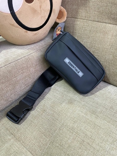 Canguro Essentials Negro Pequeño 