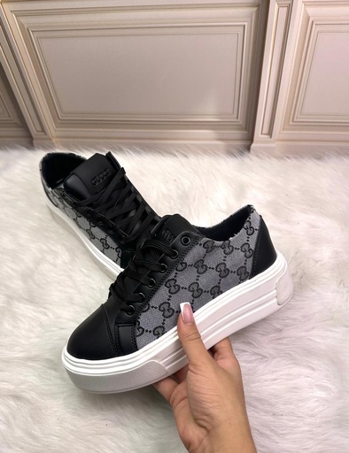 Gucci Plataforma Gris Punta Negra