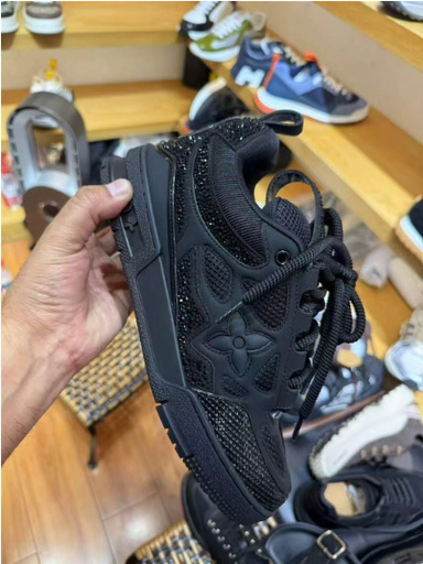 Louis Vuitton Skate Negro Brillos