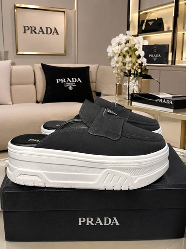 Sueco Prada Negro Gamuza